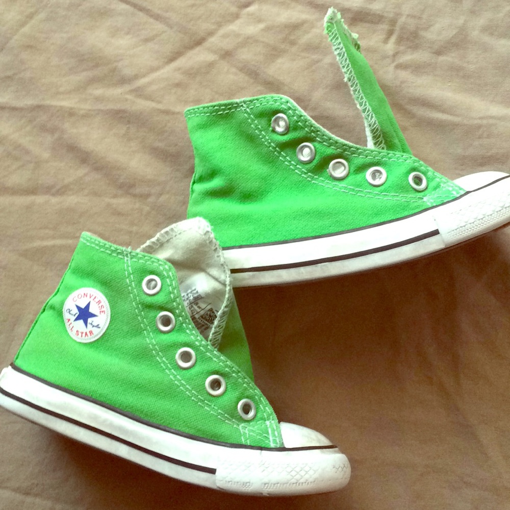 Size 7 green Converse